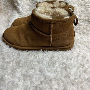 BearPaw Leather suede Tan short Boots with sheepskin and wool lining blend SZ8